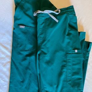 Figs set Hunter Green